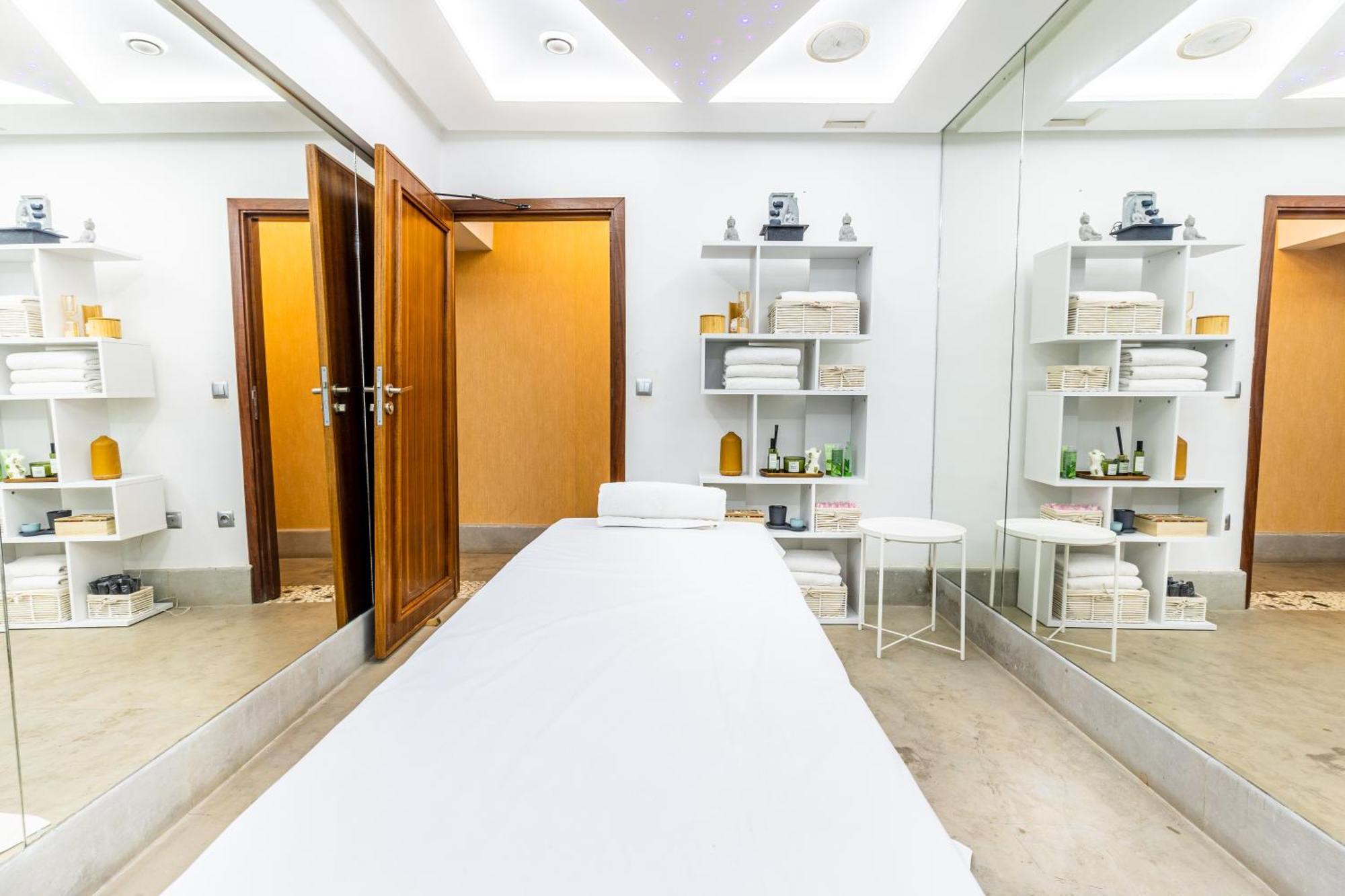 One Hotel Casablanca Zewnętrze zdjęcie Treatment room at the Harley Street Clinic