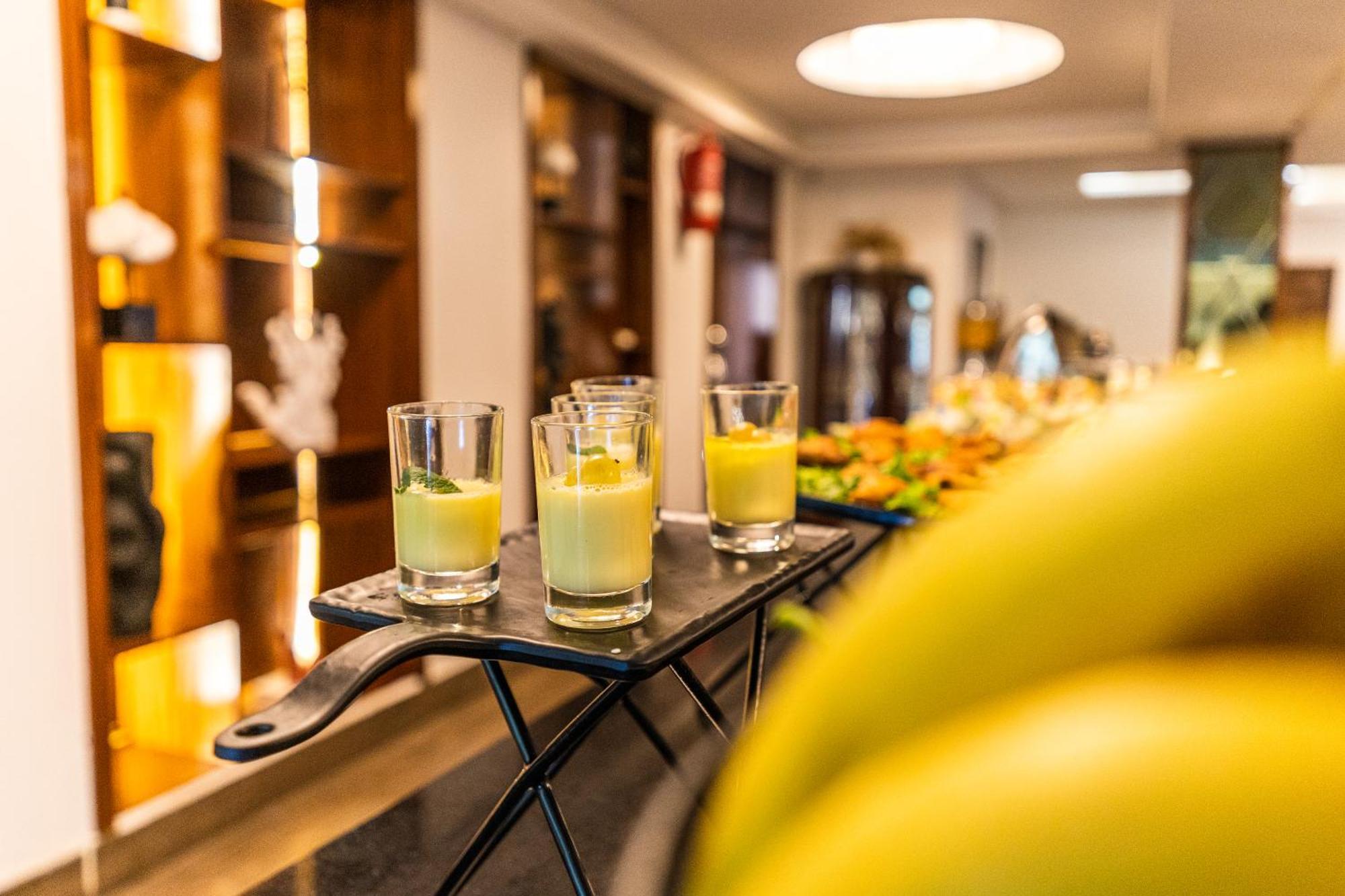 One Hotel Casablanca Zewnętrze zdjęcie A buffet at a hotel