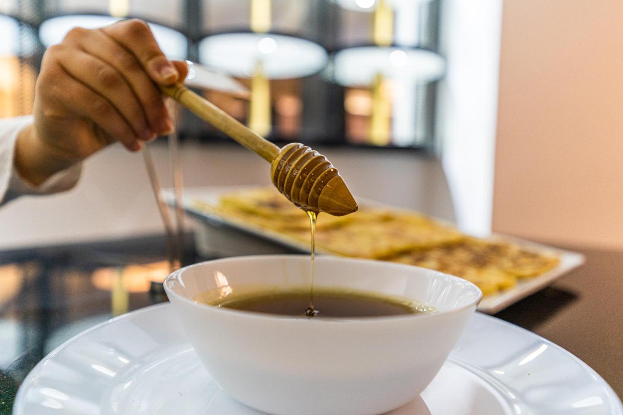 One Hotel Casablanca Zewnętrze zdjęcie Honey being drizzled from a honey dipper