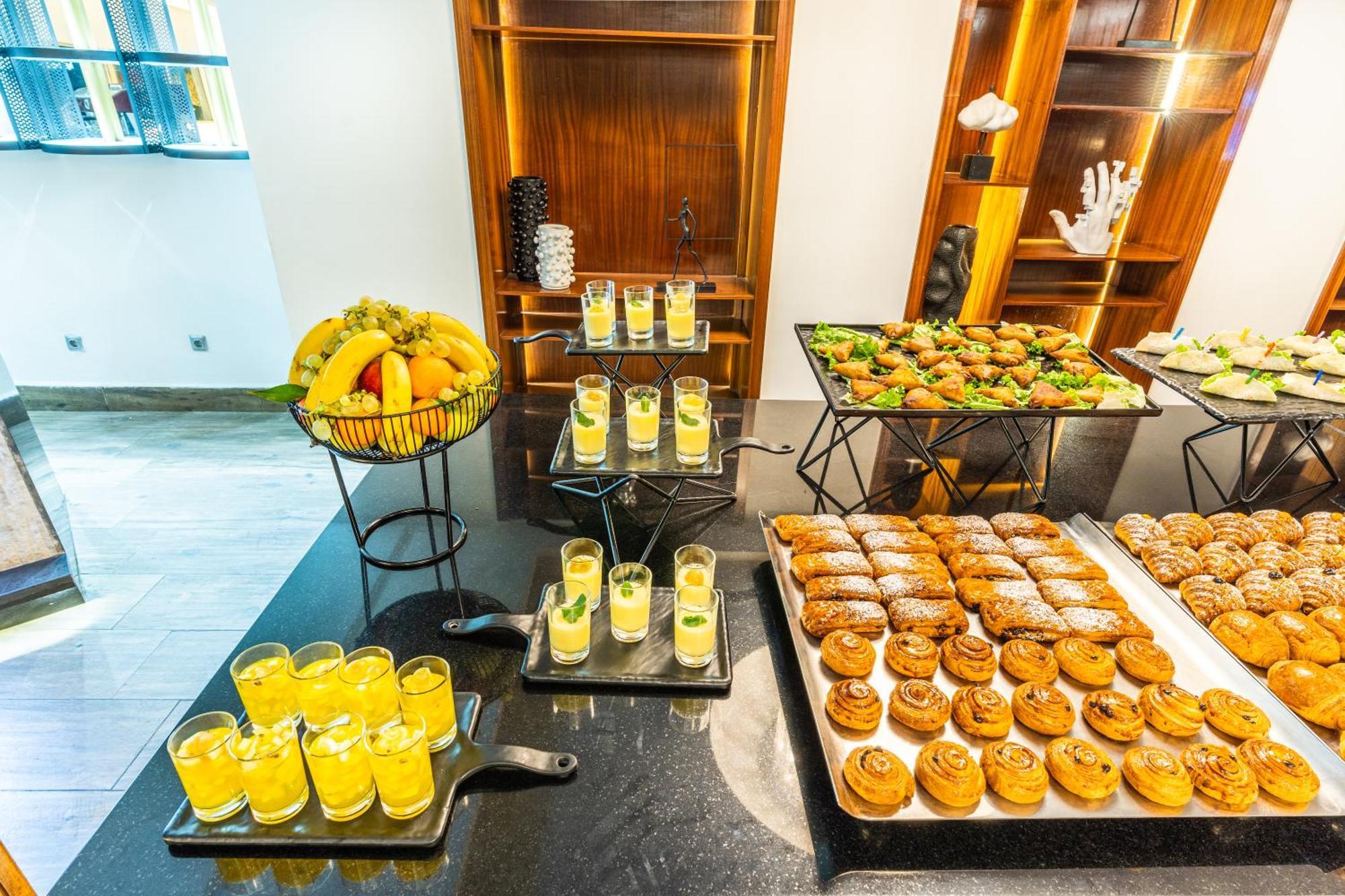 One Hotel Casablanca Zewnętrze zdjęcie A selection of desserts at a buffet